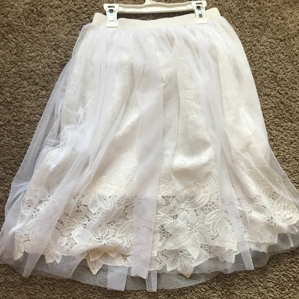 Elegant White Lace Skirt